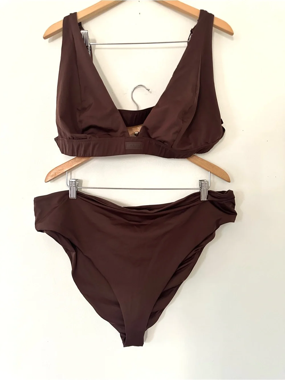 SKIMS SIGNATURE SWIM PLUNGE BIKINI TOP  AND BOTTOMS Cocoa